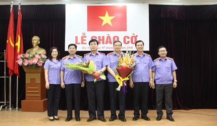 Đảng ủy Viện KSND thành phố Hà Nội chúc mừng hai hai đồng chí  được bổ...